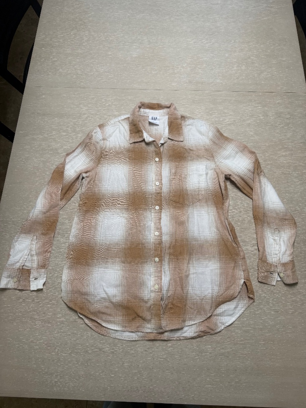 GAP The Easy Shirt Camel Plaid Drapey Flannel Button Down Small (A019)
